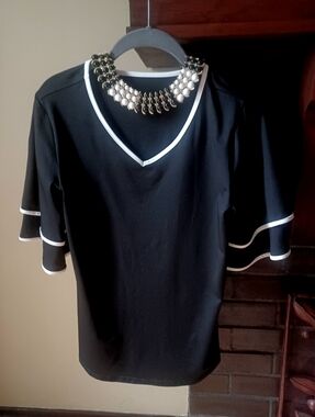 ELEGANT WOMEN'S BLACK TOP W/WHITE TRIM-(NWOT)